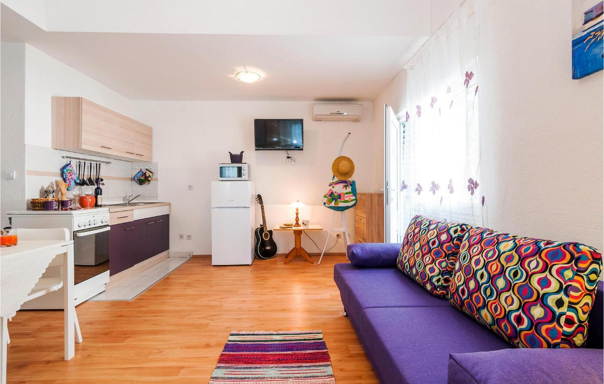Nice Apartment In Vinjerac With Kitchen Kültér fotó
