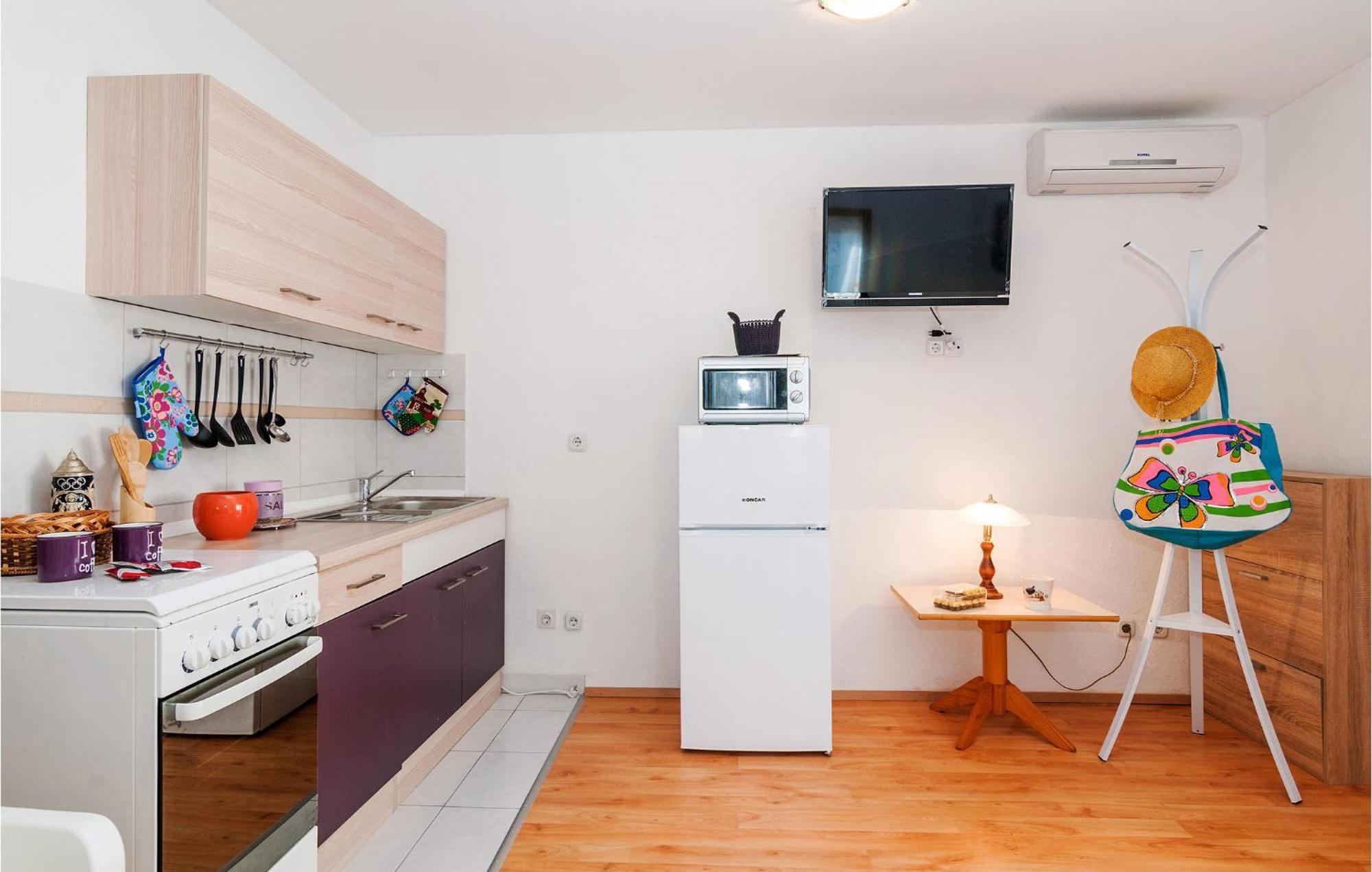 Nice Apartment In Vinjerac With Kitchen Kültér fotó